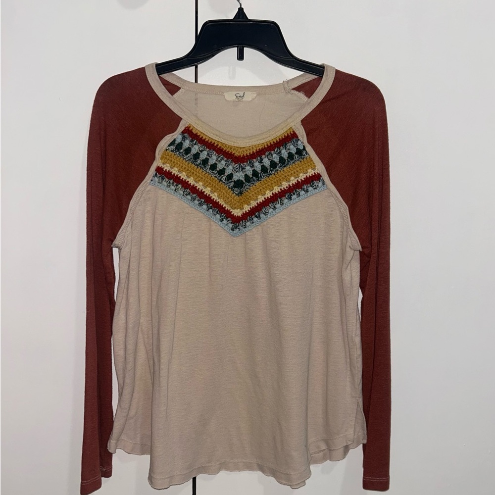 raglan shirt, crochet cream with orange sleeves, crochet details